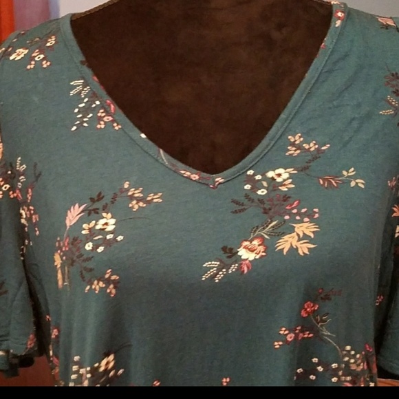 L cold shoulder flowy shirt - Picture 5 of 7